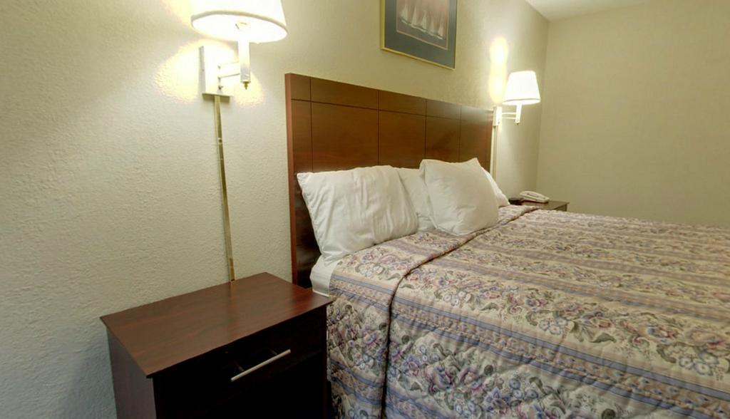 Americas Best Value Inn Newton Camera foto