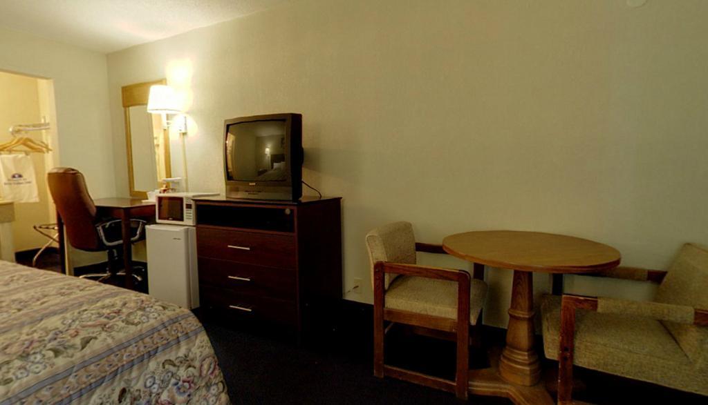 Americas Best Value Inn Newton Camera foto