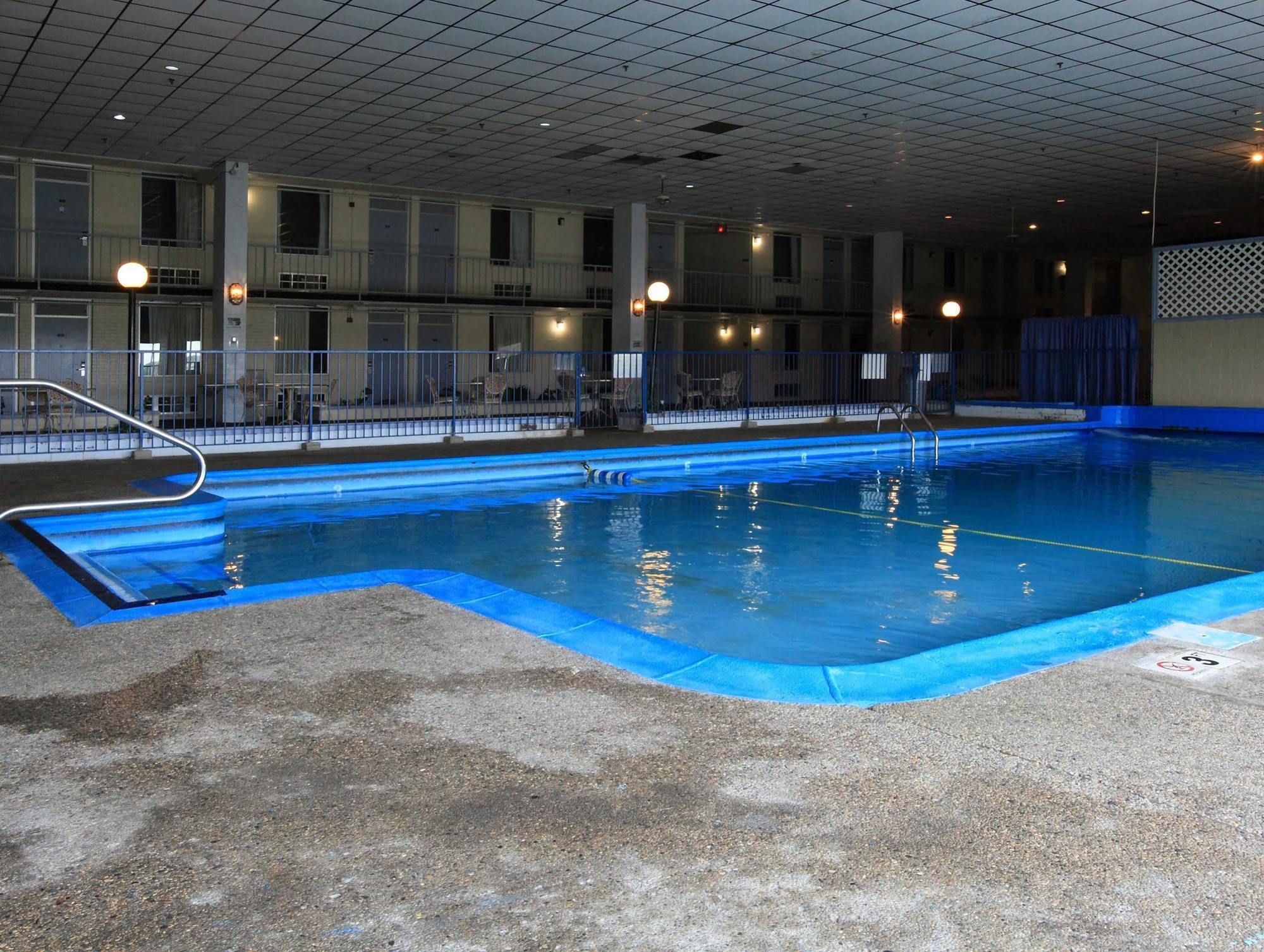 Americas Best Value Inn Newton Esterno foto