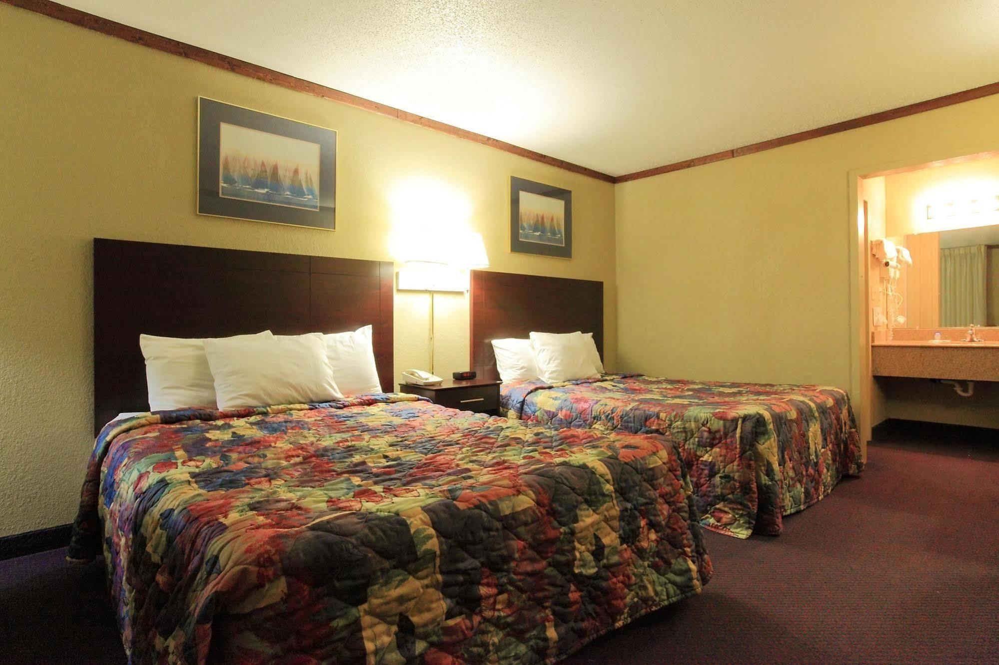 Americas Best Value Inn Newton Camera foto